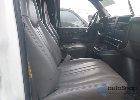 2004 Chevrolet Express from USA, damaged, VIN 1GCHG39U841111529